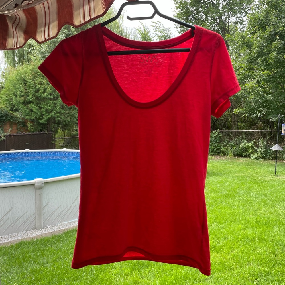 Red tee
